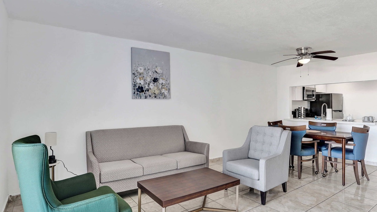 Photo of Livingroom in Golden Glades