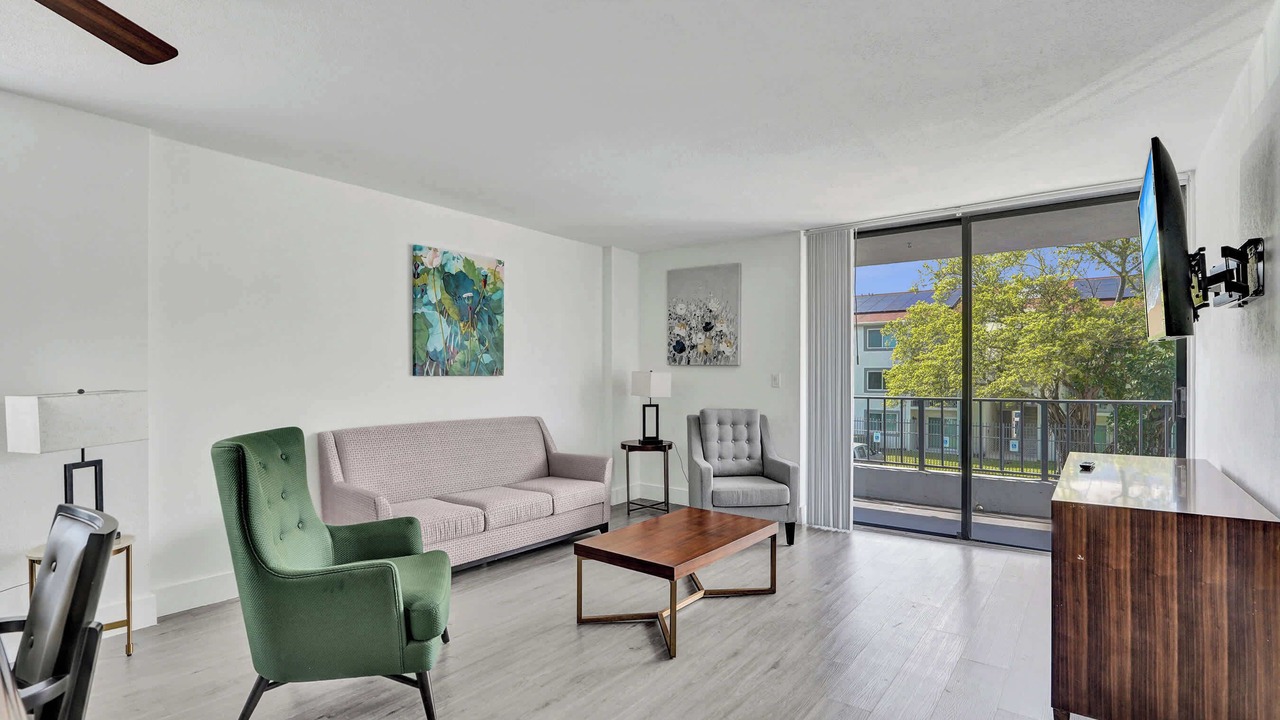 Photo of Livingroom in Golden Glades