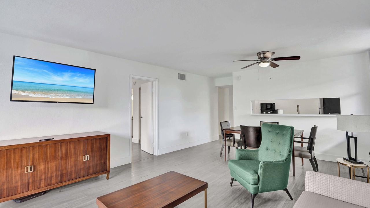 Photo of Livingroom in Golden Glades