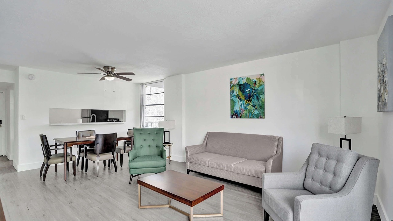 Photo of Livingroom in Golden Glades