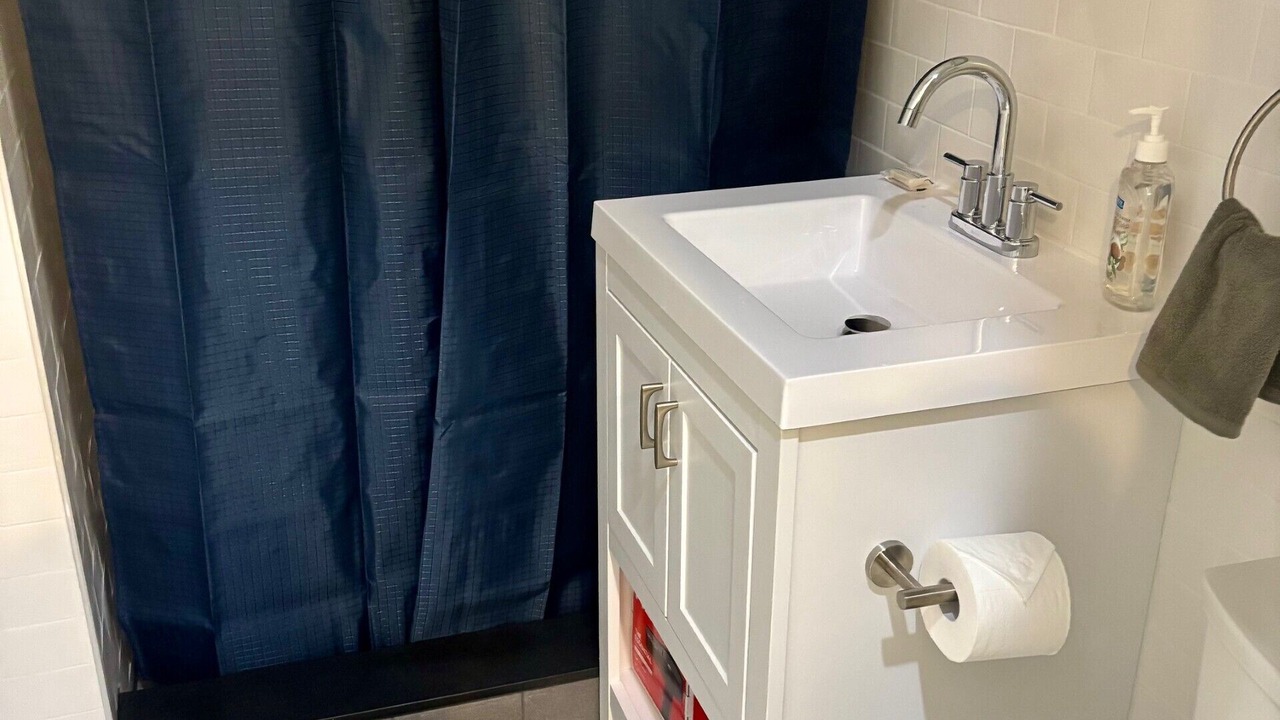 Photo of Bathroom in Guttenberg