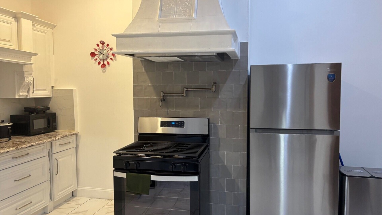Photo of Kitchen in Guttenberg