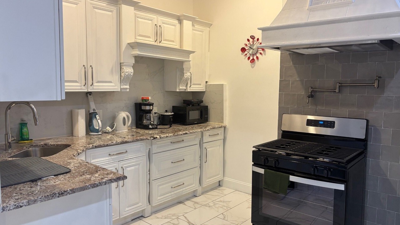 Photo of Kitchen in Guttenberg