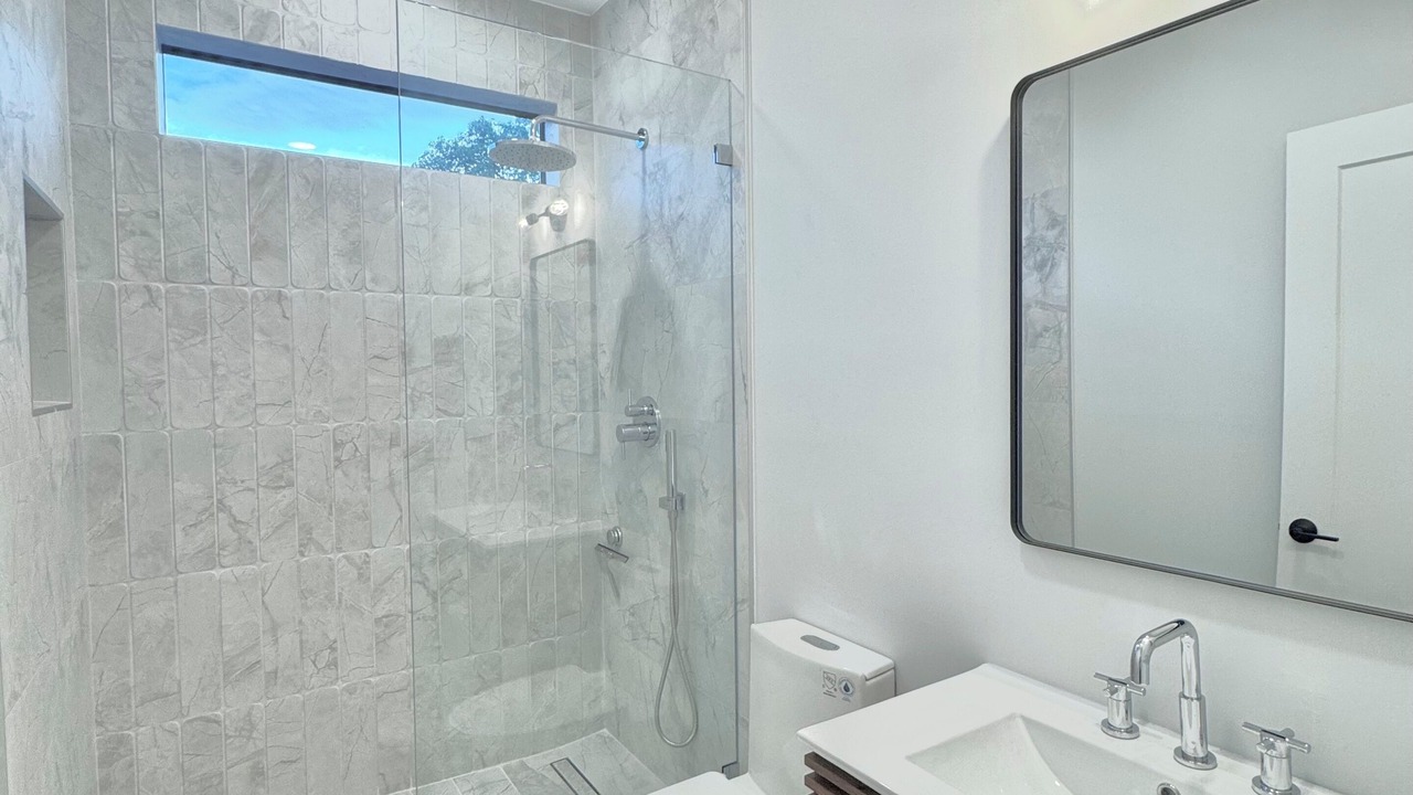 Photo of Bathroom in Allapattah