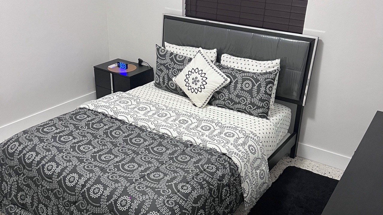 Photo of Bedroom in Allapattah