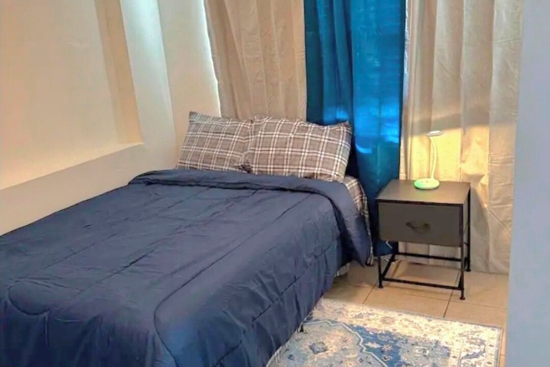 Photo of Bedroom in Lauderhill