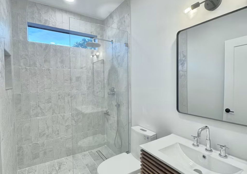 Photo of Bathroom in Allapattah