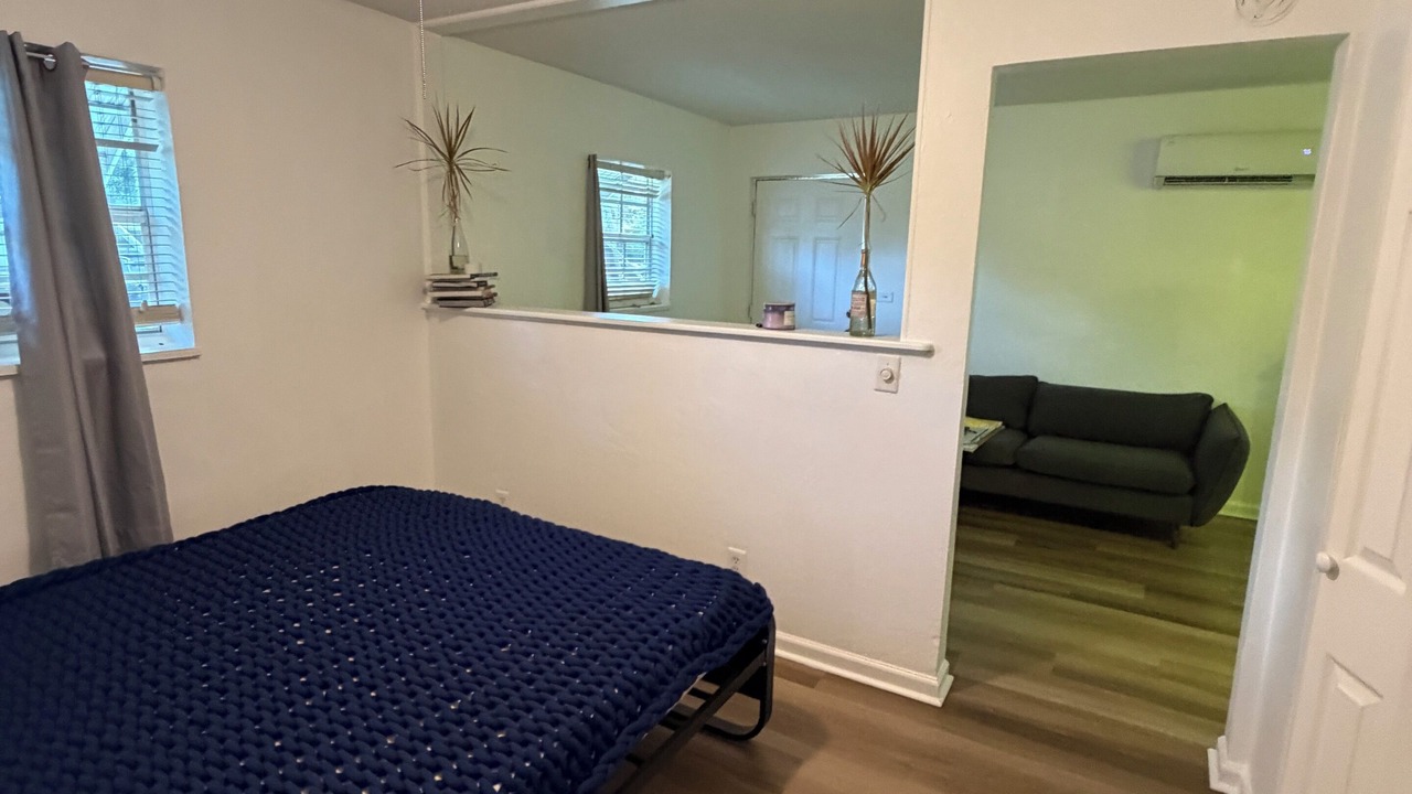 Photo of Bedroom in Central Oakland Park