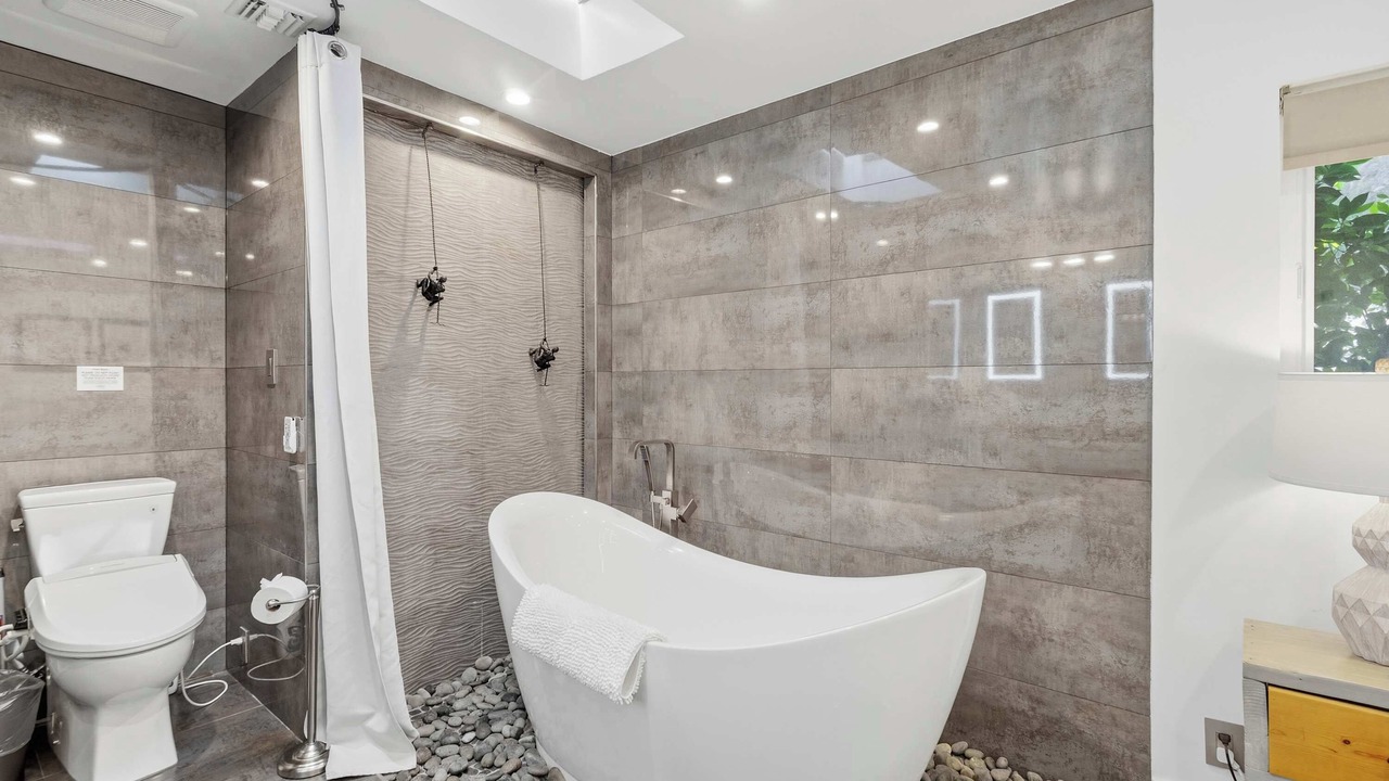 Photo of Bathroom in Hollywood Hills West
