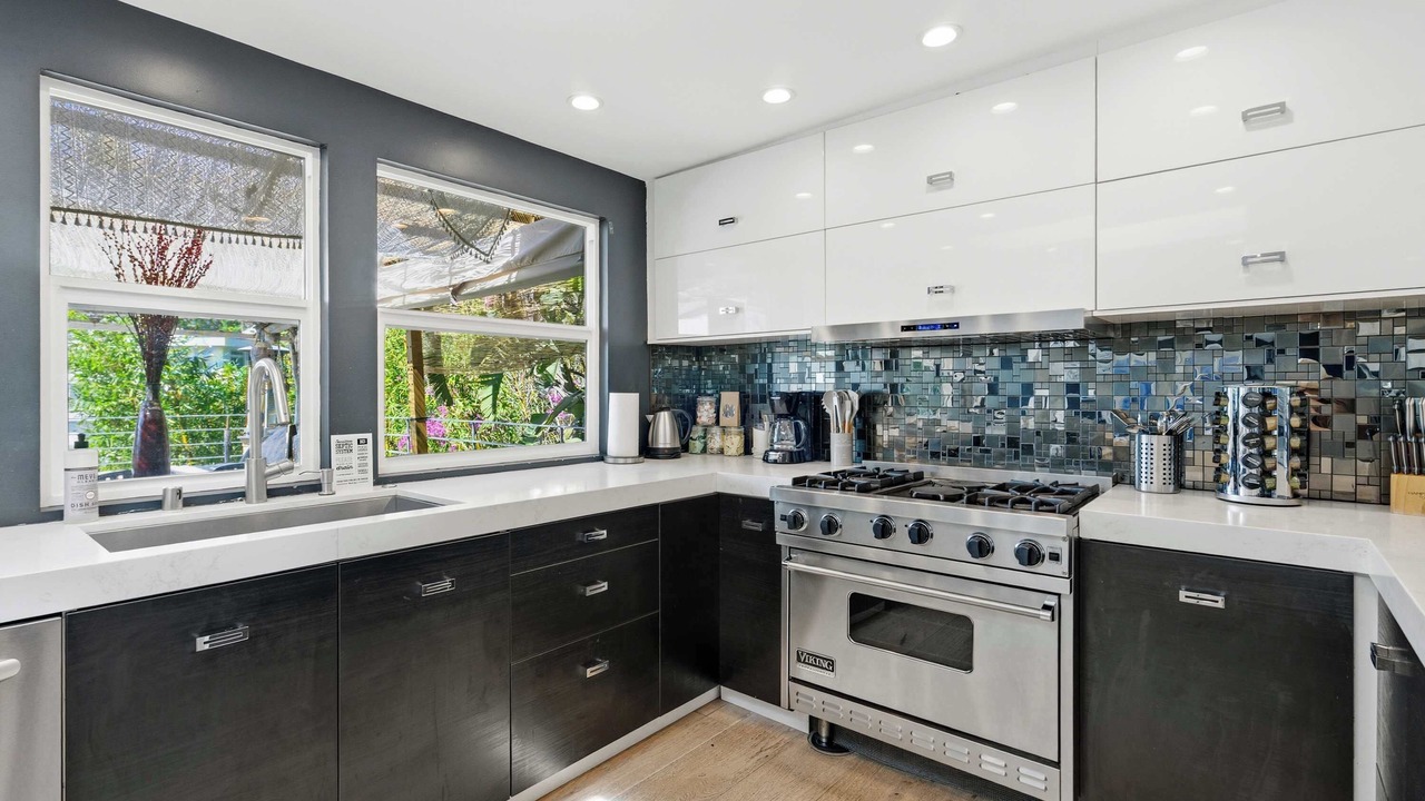 Photo of Others in Hollywood Hills West