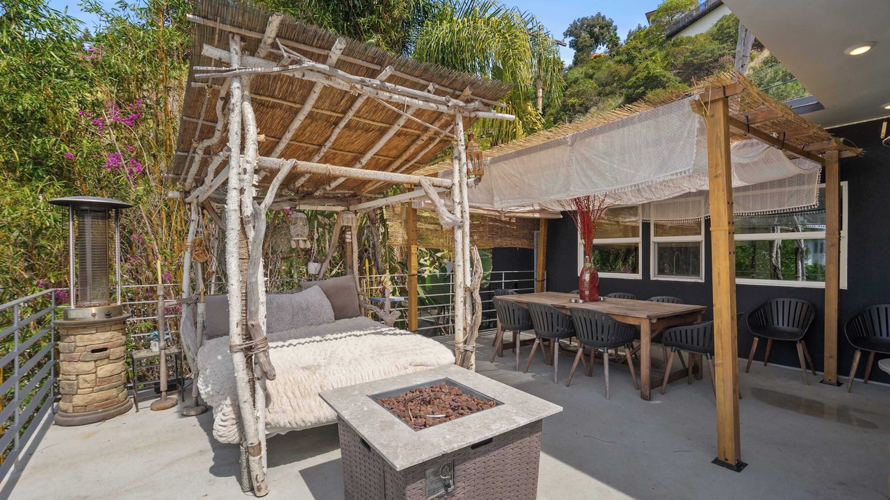 Photo of Outdoor in Hollywood Hills West