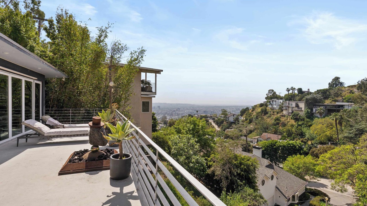 Photo of Others in Hollywood Hills West