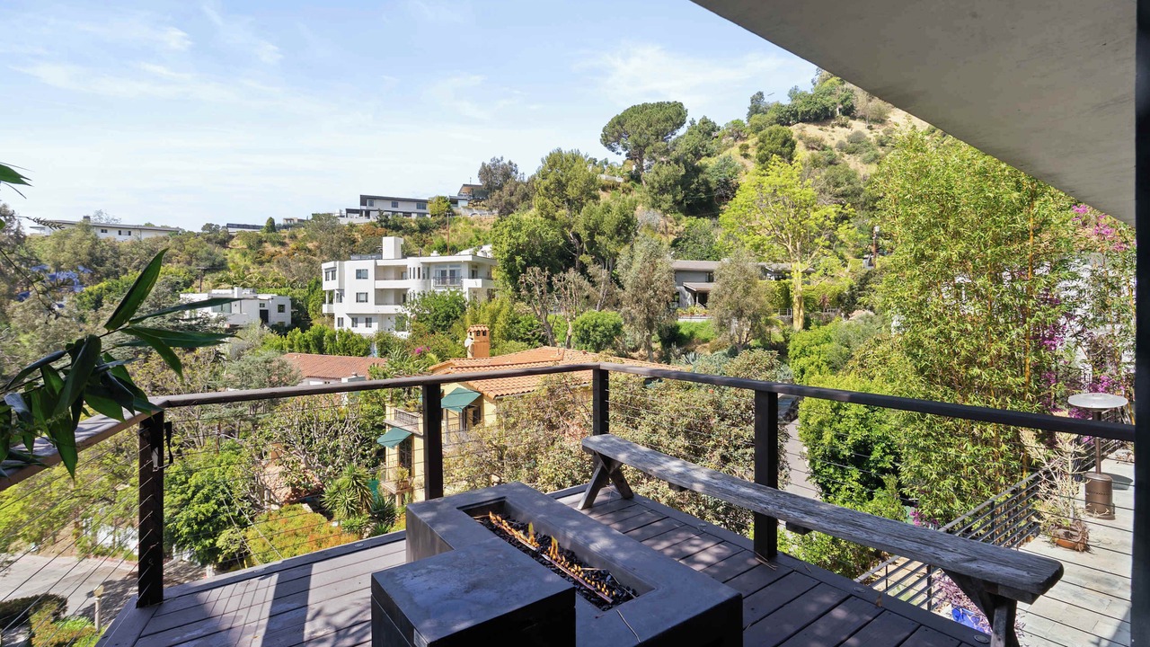 Photo of Others in Hollywood Hills West