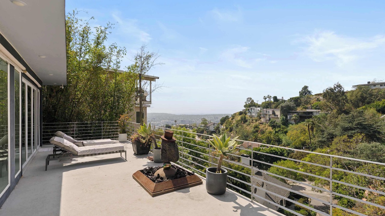 Photo of Others in Hollywood Hills West