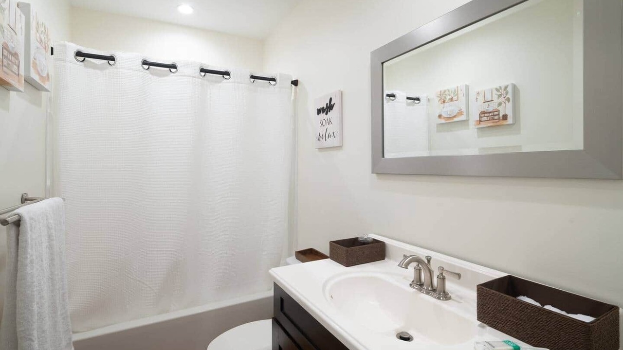 Photo of Bathroom in Foxcroft Square