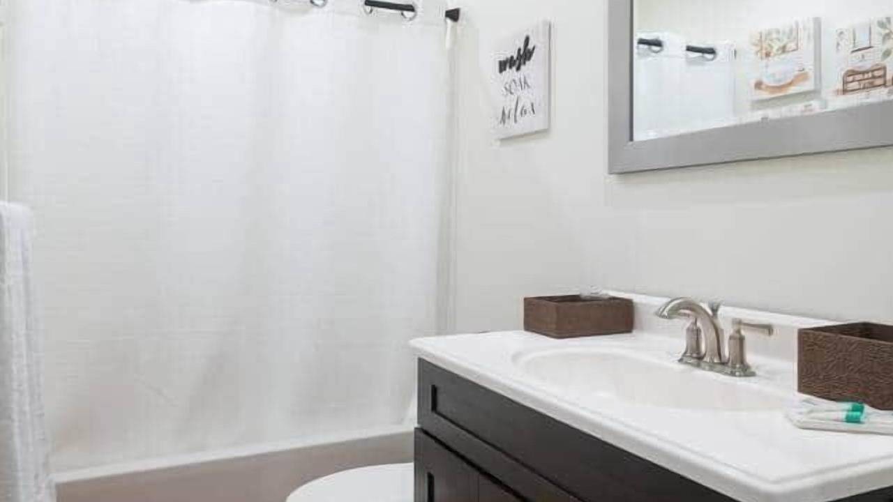 Photo of Bathroom in Foxcroft Square