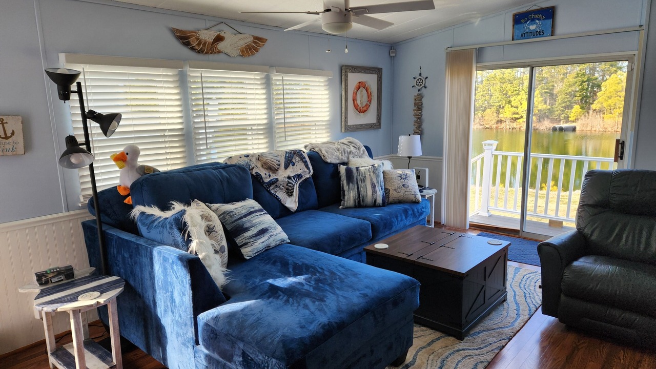 Photo of Livingroom in Assateague Pointe