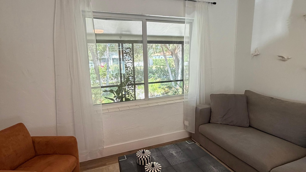 Photo of Livingroom in Biscayne Park