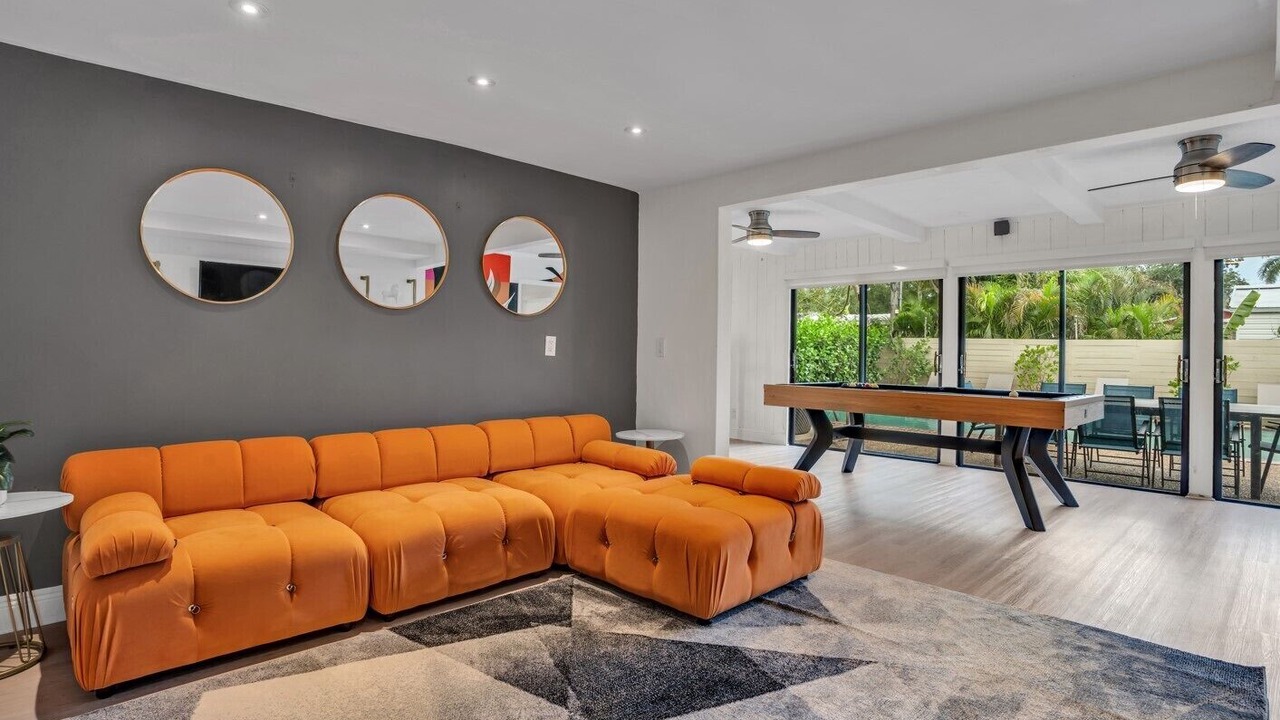 Photo of Livingroom in Lake Ridge