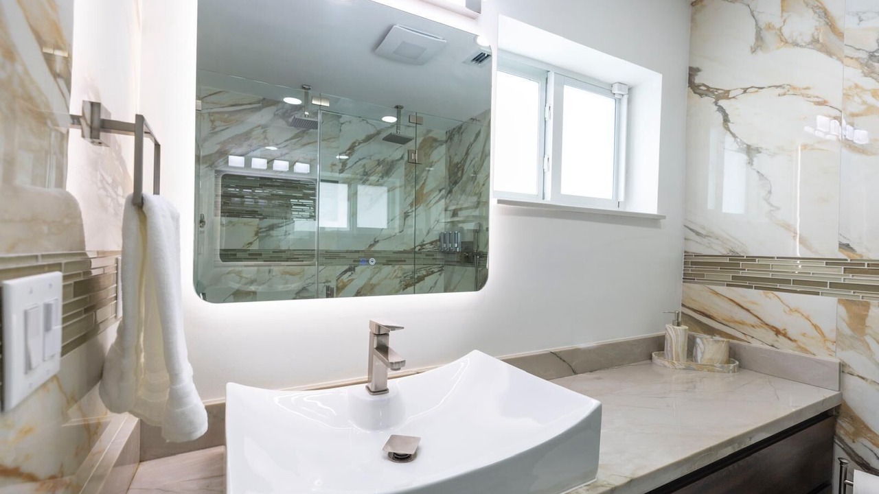 Photo of Bathroom in Hialeah