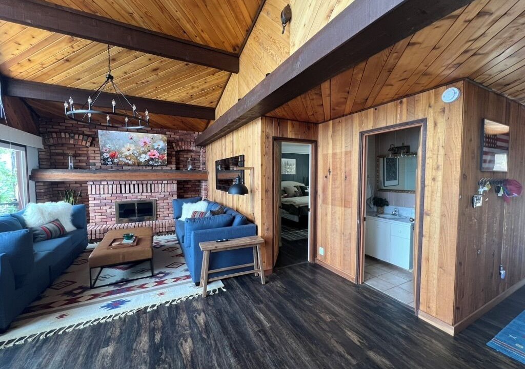 Photo of Livingroom in Big Arm