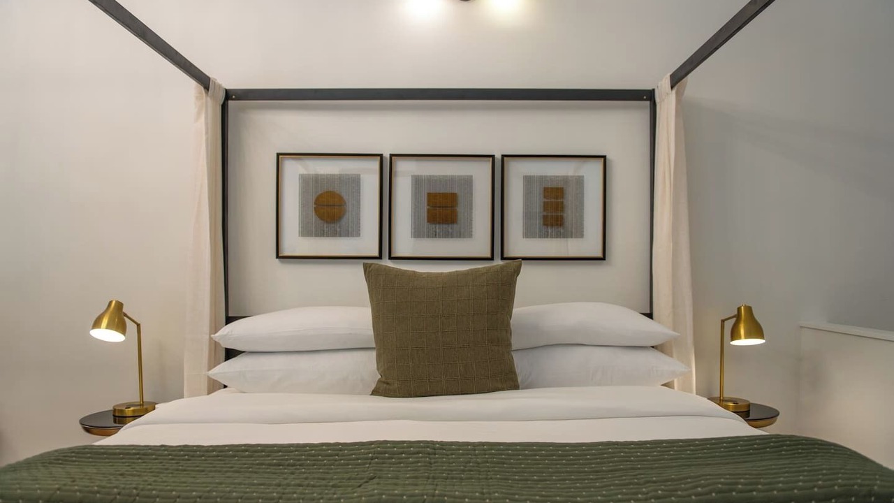 Photo of Bedroom in East Allegheny