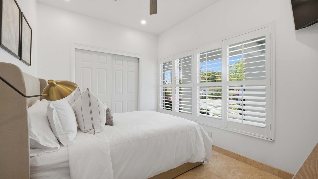 Photo of Bedroom in Bermuda Riviera
