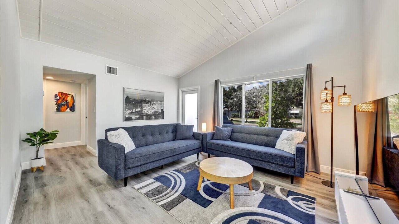 Photo of Livingroom in Poinsettia Heights