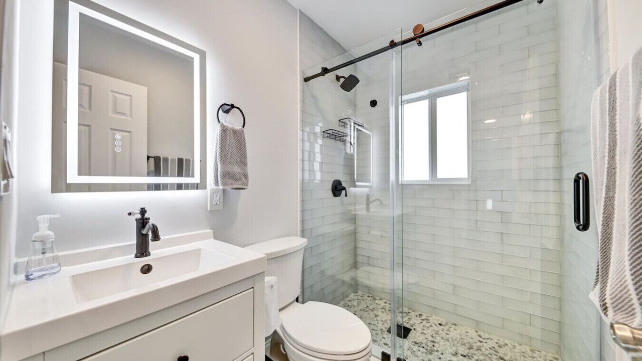 Photo of Bathroom in Poinsettia Heights