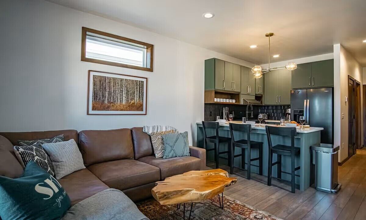 Photo of Livingroom in Snowshoe