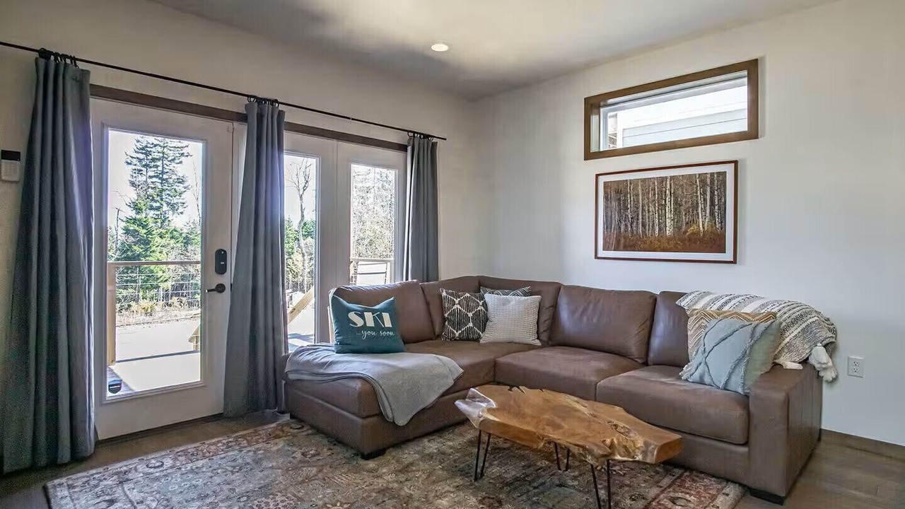 Photo of Livingroom in Snowshoe