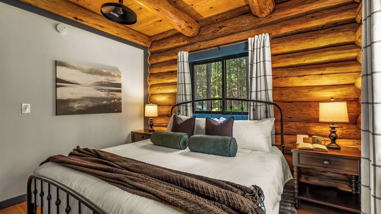 Photo of Bedroom in West Glacier