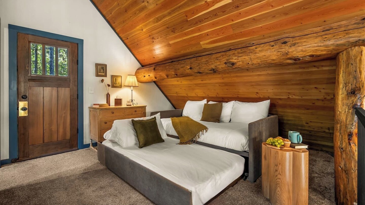Photo of Bedroom in West Glacier