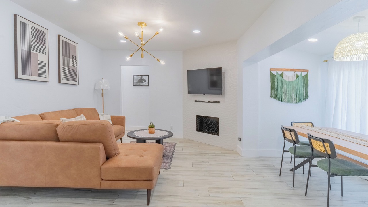 Photo of Livingroom in Poinsettia Heights