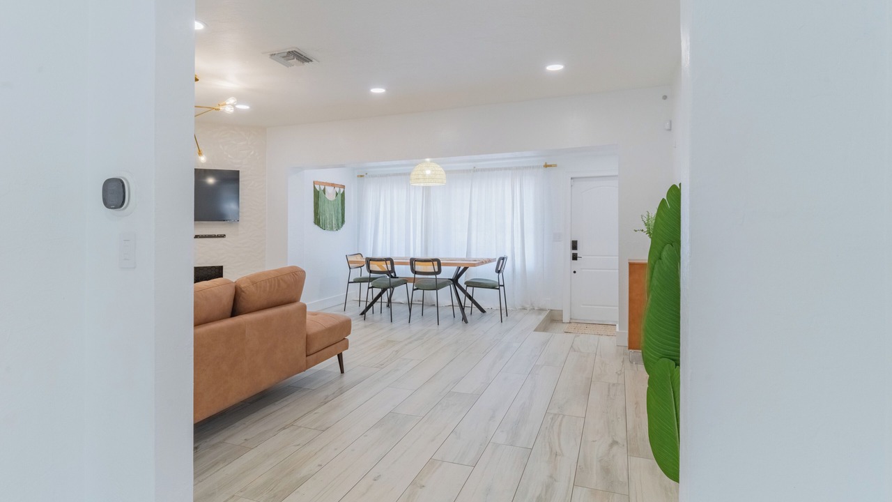 Photo of Livingroom in Poinsettia Heights
