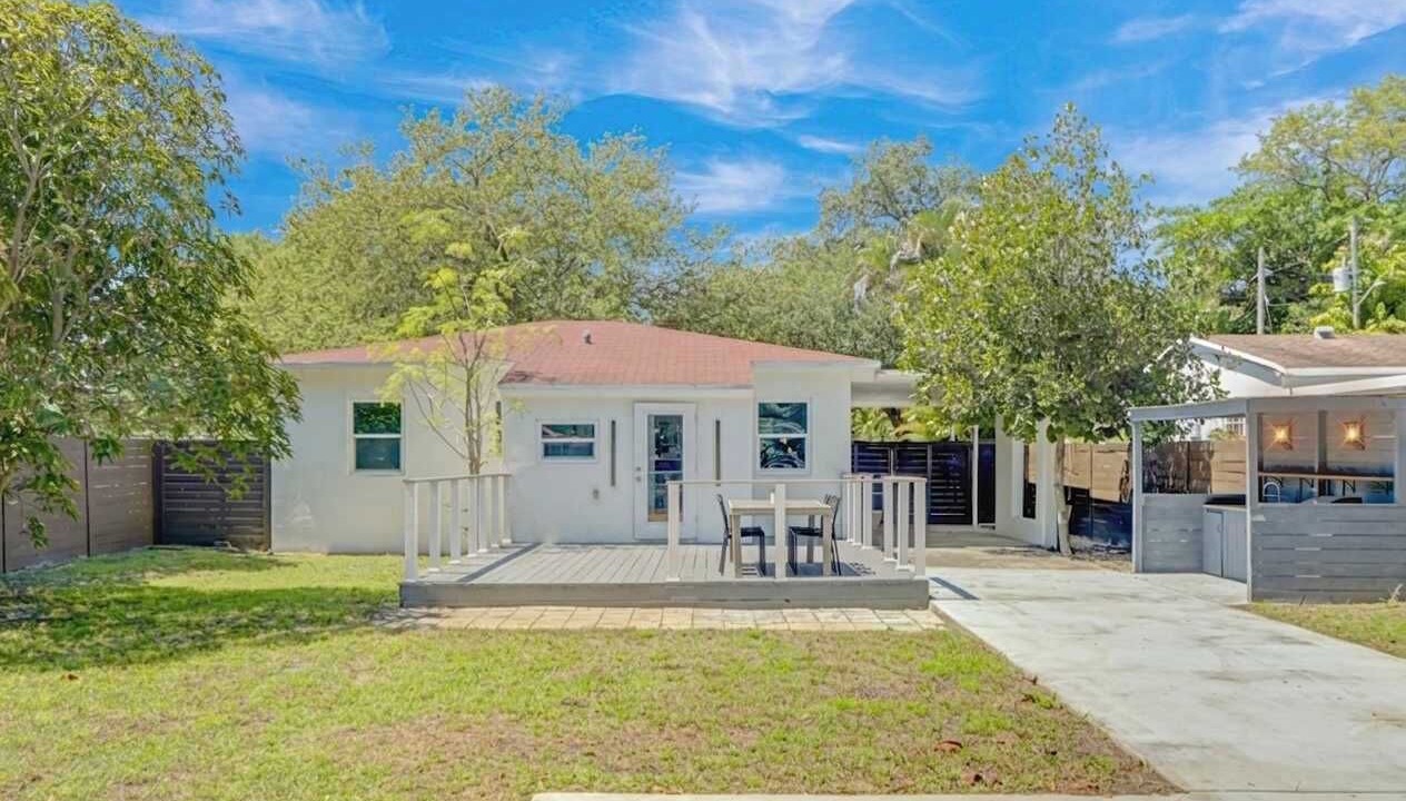 Photo of Outdoor in Hallandale Beach