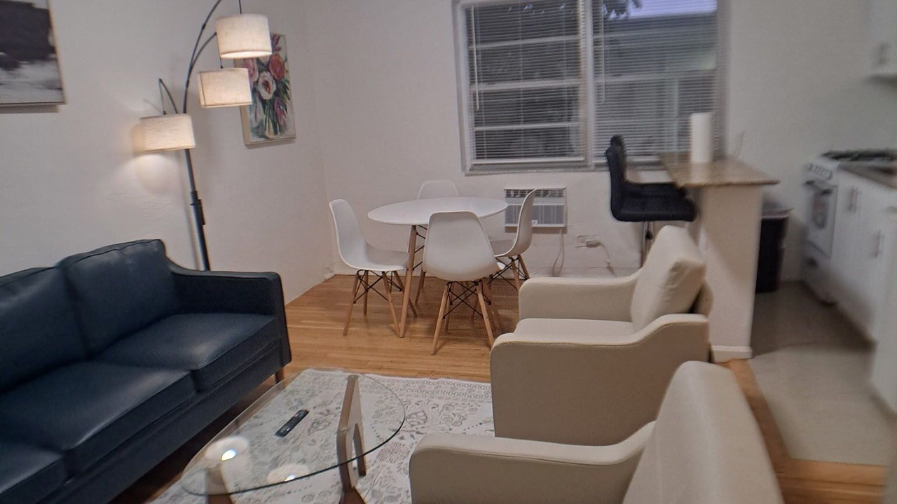 Photo of Livingroom in Surfside