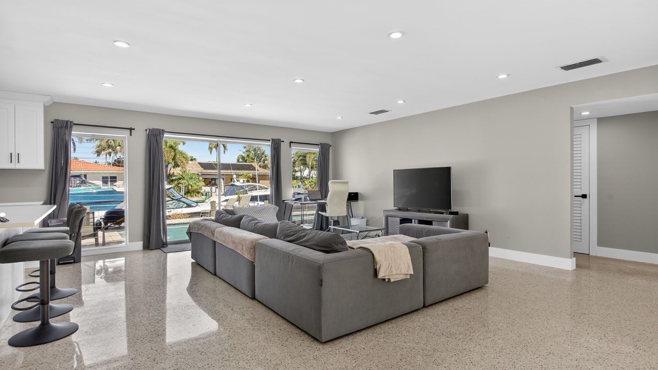 Photo of Livingroom in Pompano Isles