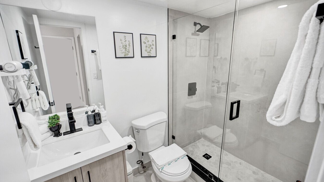 Photo of Bathroom in Flamingo/Lummus