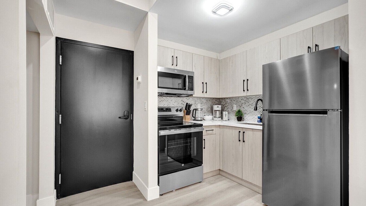 Photo of Kitchen in Flamingo/Lummus