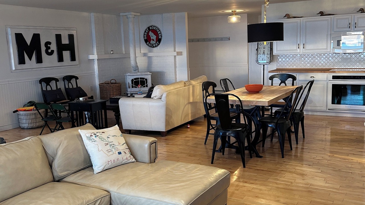 Photo of Livingroom in Babb