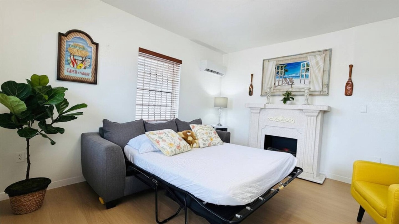 Photo of Bedroom in Opa-Locka