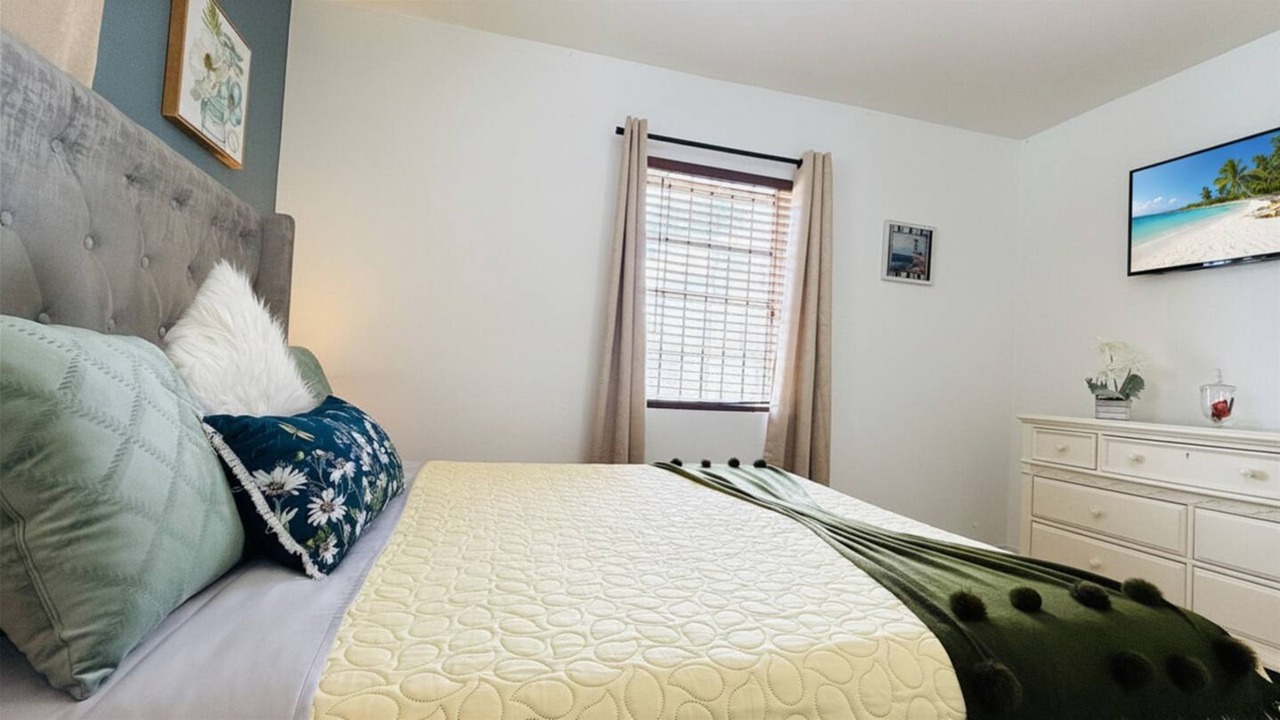 Photo of Bedroom in Opa-Locka