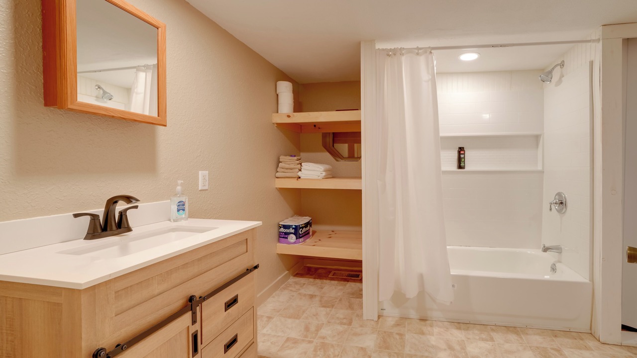 Photo of Bathroom in Canvas