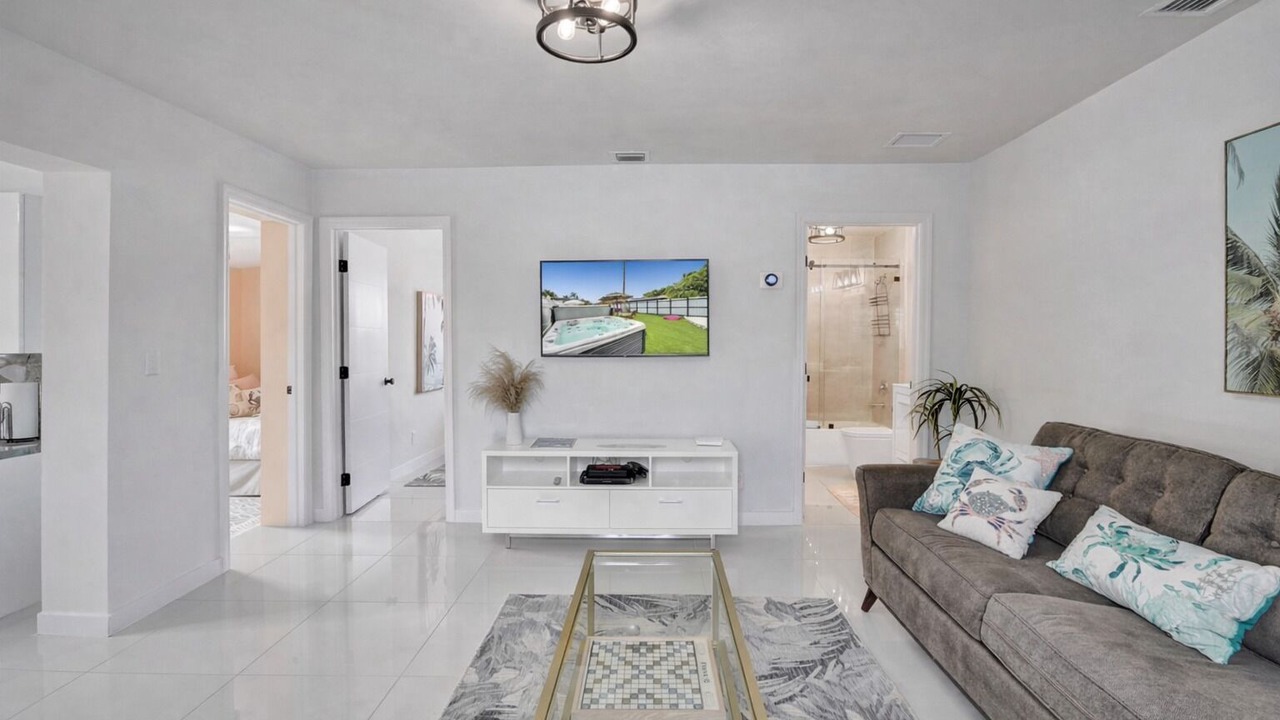 Photo of Livingroom in West Little River