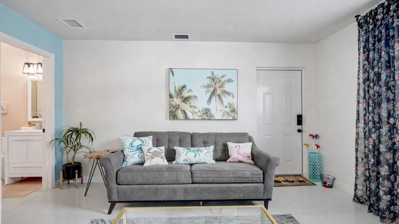 Photo of Livingroom in West Little River