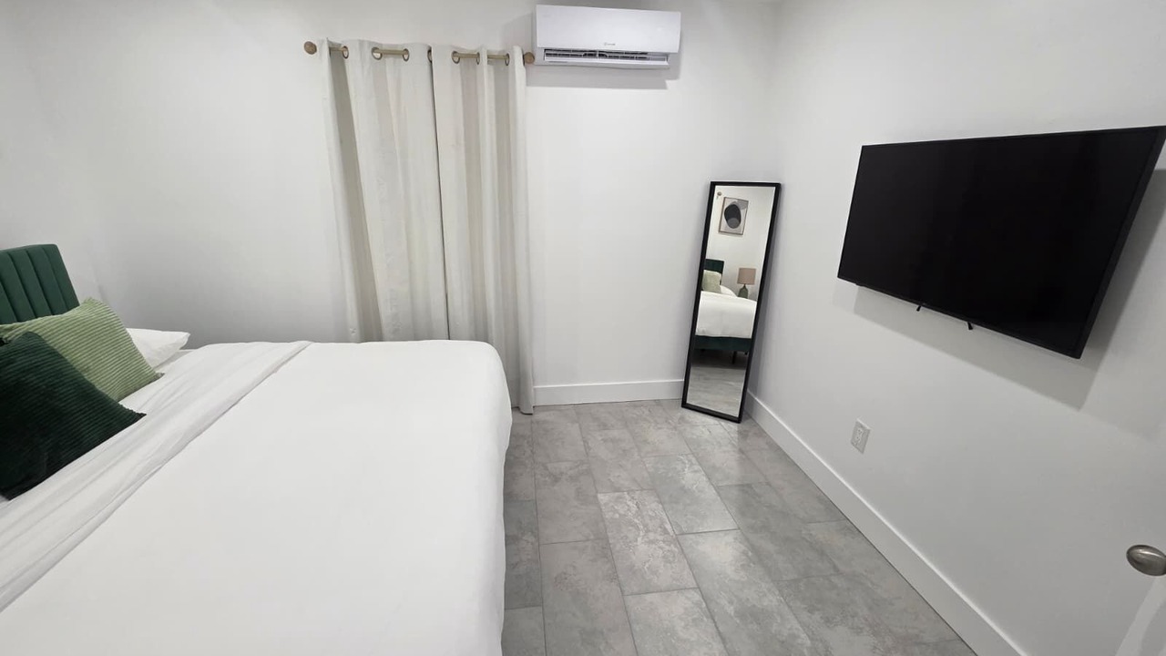 Photo of Bedroom in Hialeah