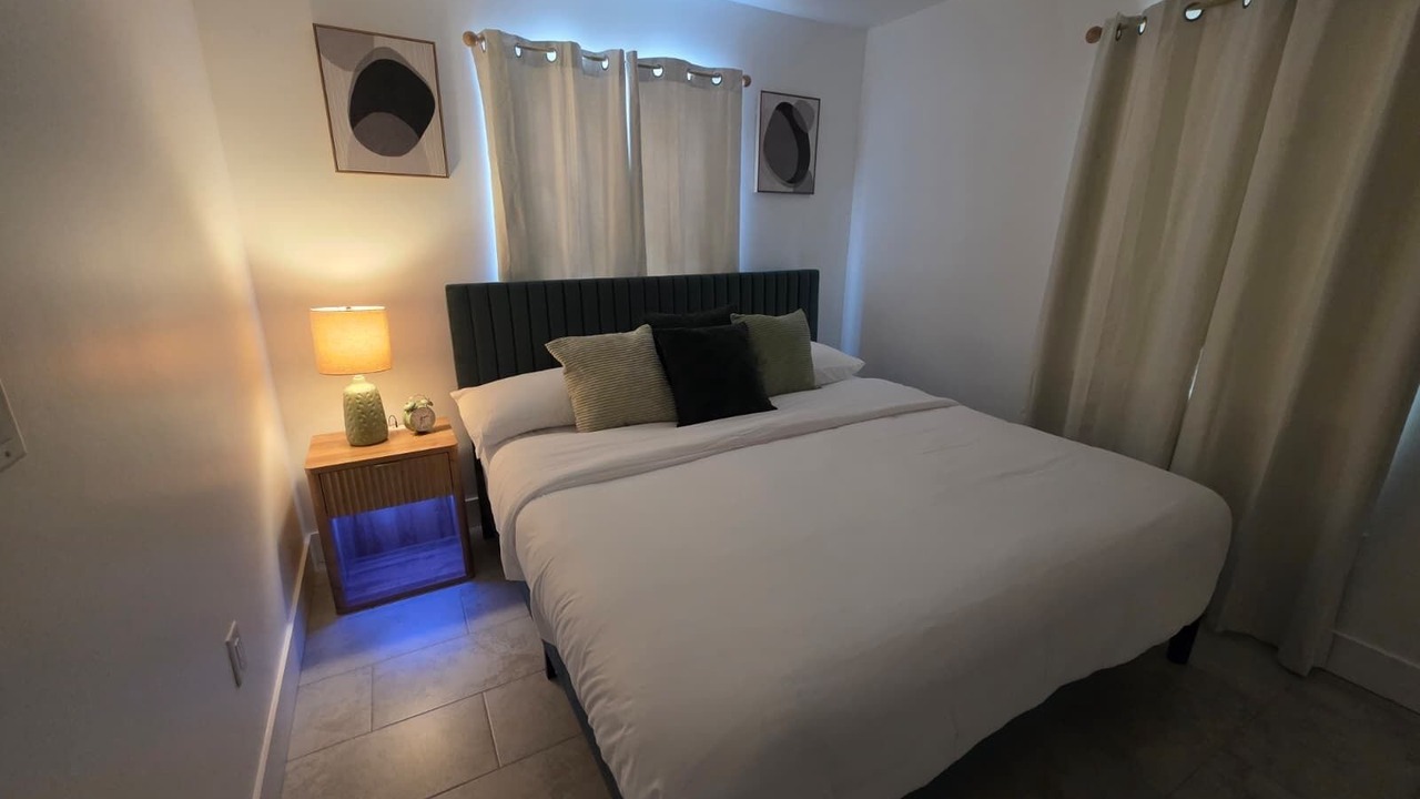 Photo of Bedroom in Hialeah