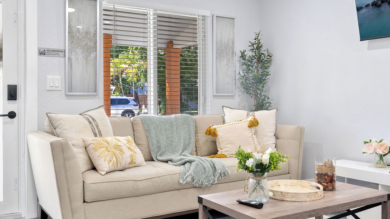 Photo of Livingroom in Central Fort Lauderdale