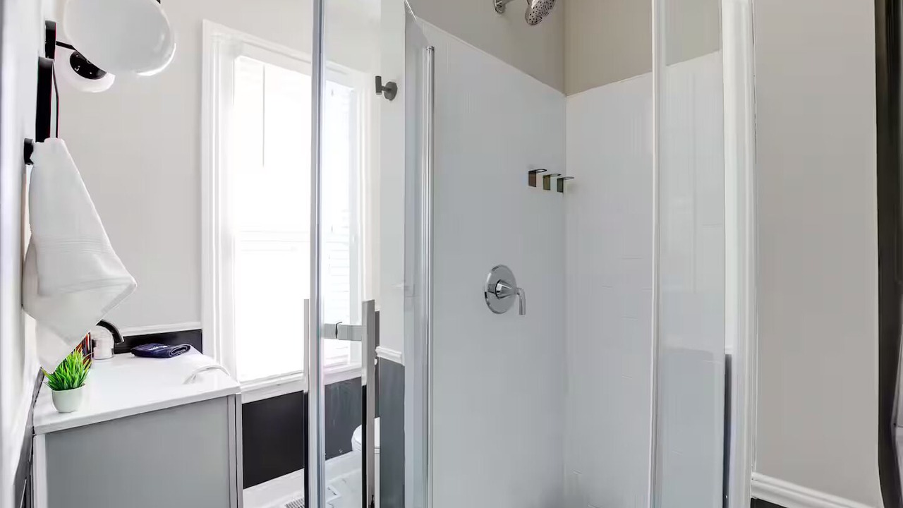 Photo of Bathroom in Monroe Ward